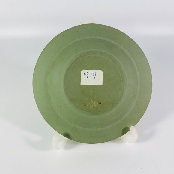 Set of 2 Wedgwood green Jasperware Trinket with Lid & plate - Picture 10 of 13